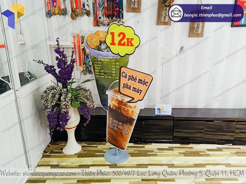 thiet-ke-standee-hinh-ly-cafe