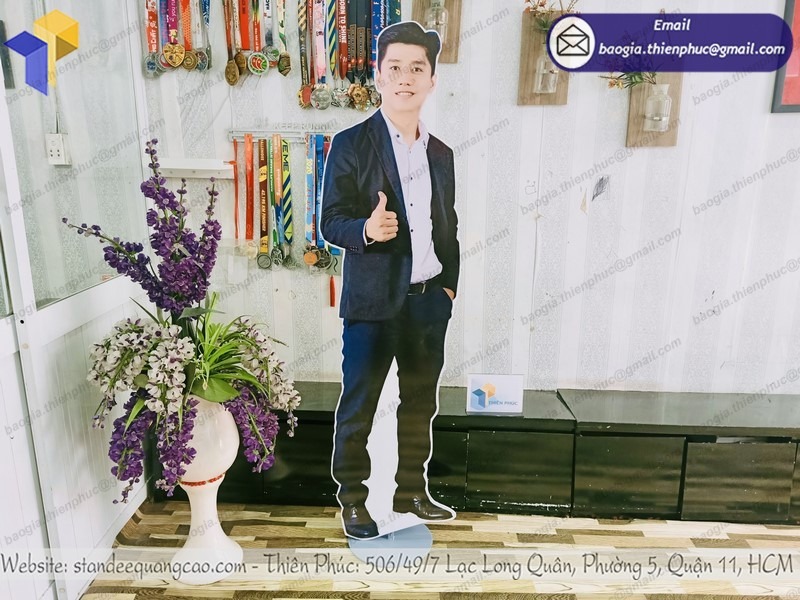 standee-hinh-nguoi-can-format