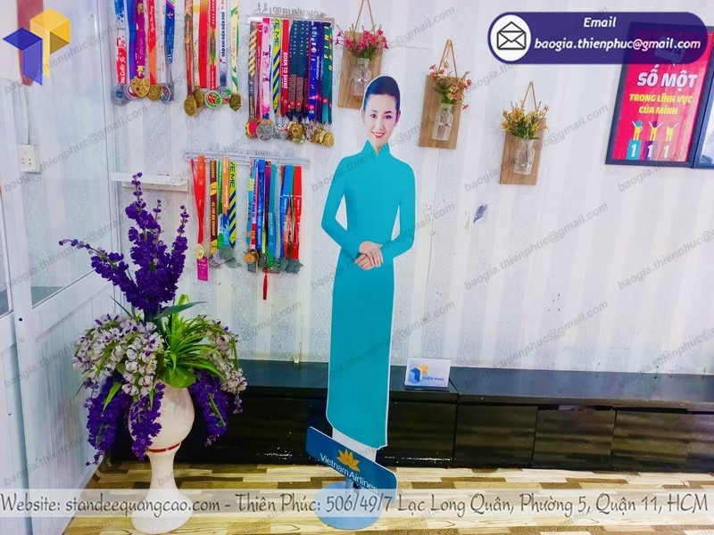 gia-cong-standee-nguoi-mau-vietnam-airline