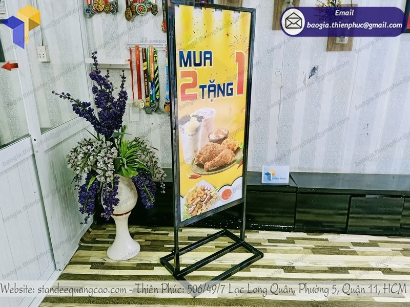 thiet-ke-standee-op-formex-khung-sat