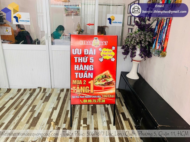 standee-quang-cao-chu-A