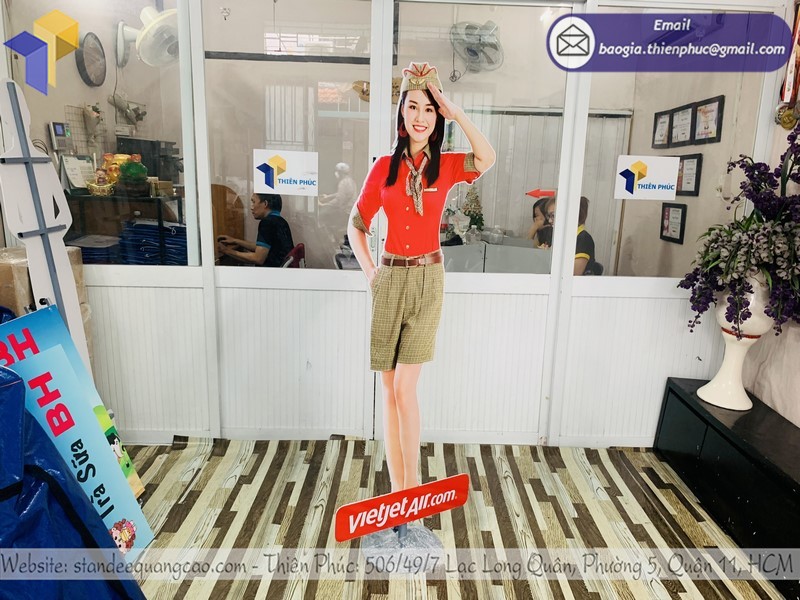 standee-tiep-vien-hang-khong-re