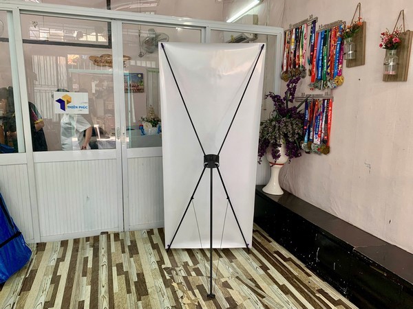 standee-khung-chu-X-tot