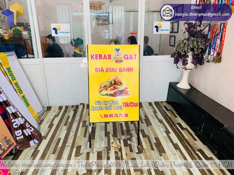 standee-khung-chu-a