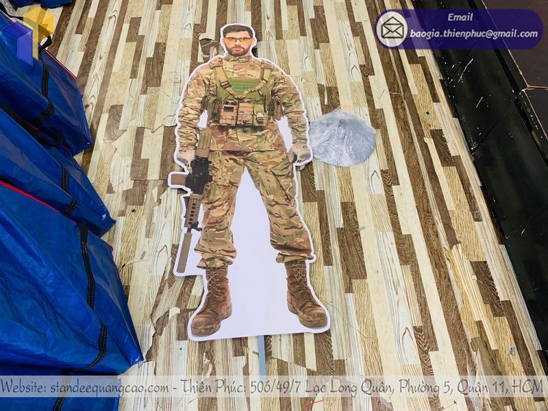 standee-mo-hinh-nguoi-dep