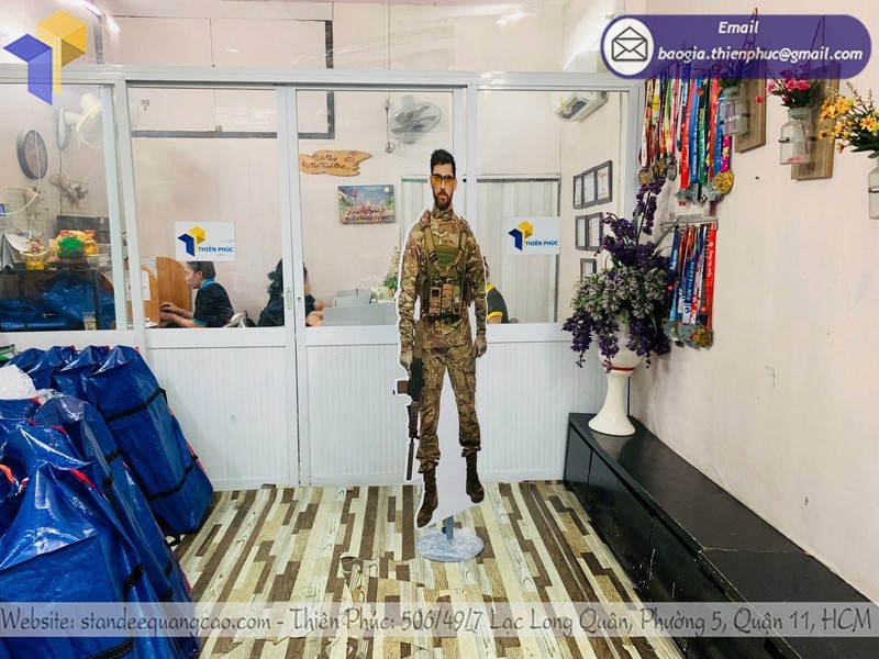 standee-mo-hinh-nguoi-re