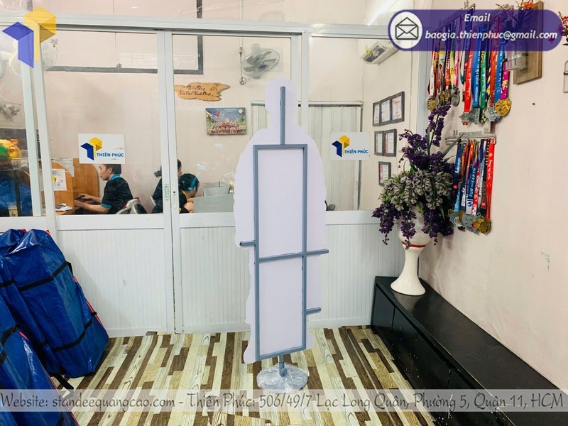 standee-mo-hinh-nguoi-tot