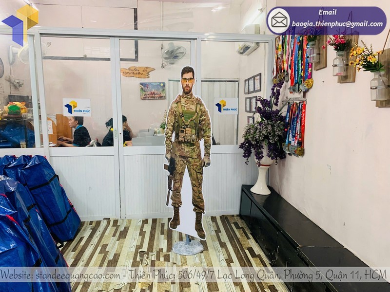 standee-mo-hinh-nguoi-tphcm