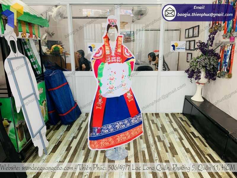 standee-mo-hinh-nguoi-gia-re-chat-luong