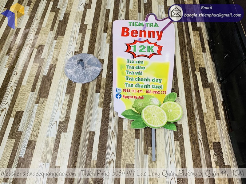 standee-mockup-mo-hinh-dep