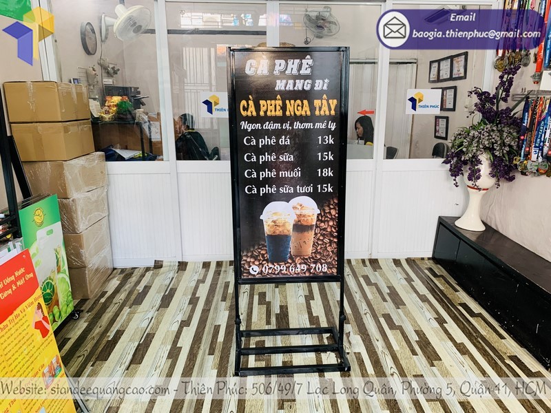 standee-dung-hai-mat