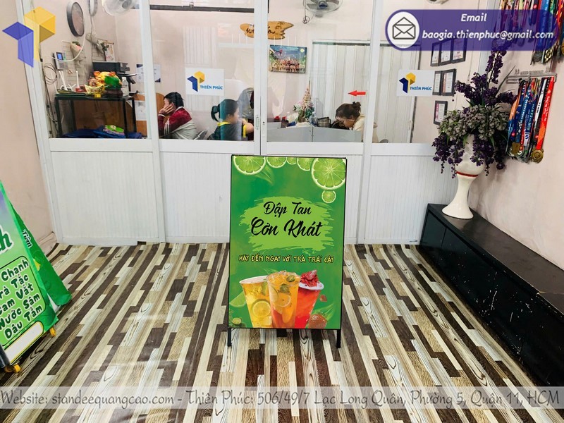 standee-quang-cao-chu-A-tot